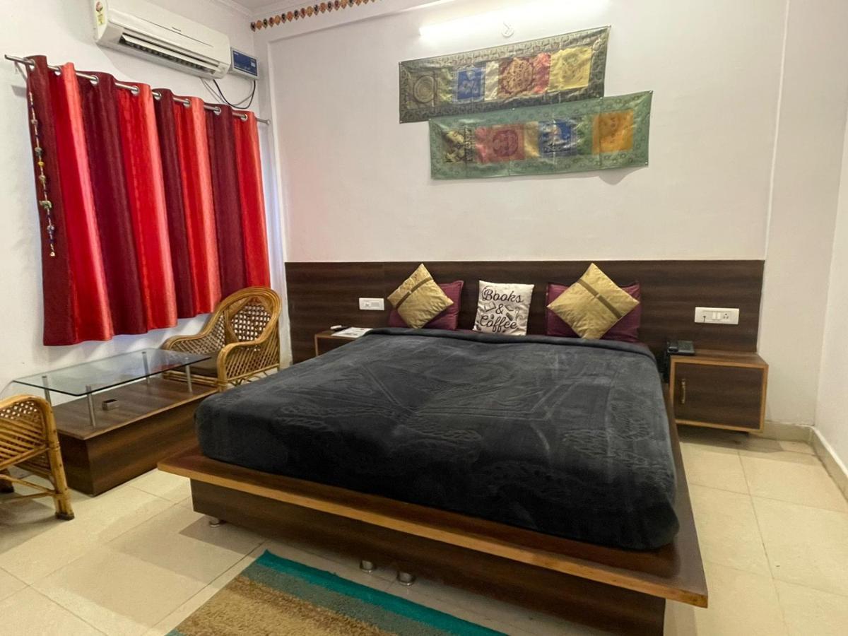 Orchid Hostel And Hotel Tapovan Екстериор снимка